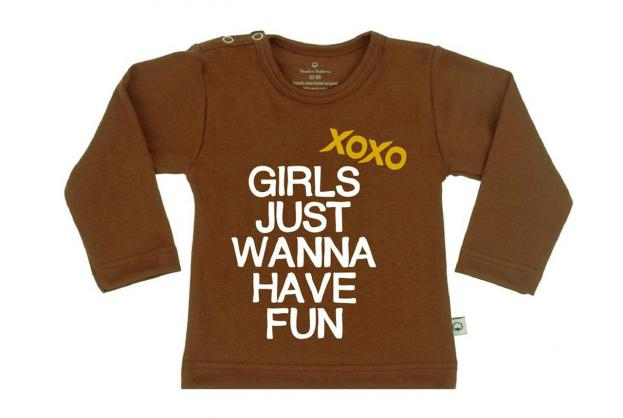 Wooden Buttons t-shirt lm xoxo Girls just Wanna have fun Choco