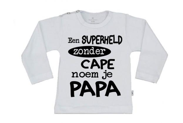 Wooden Buttons t shirt lm Een Superheld zonder cape noem je Papa wit