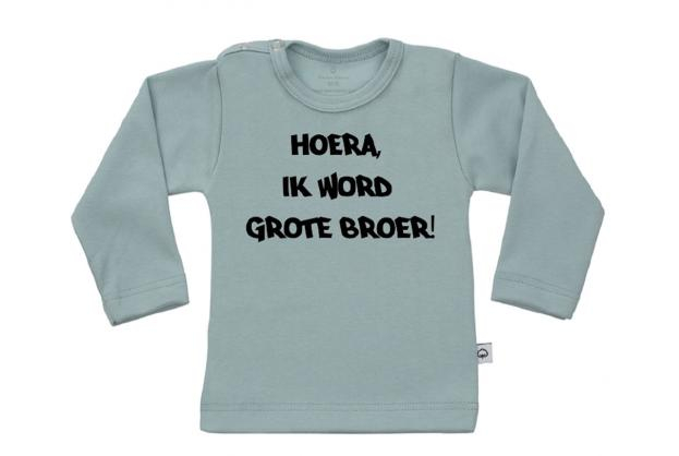 Wooden Buttons t-shirt lm Hoera ik word grote broer old green
