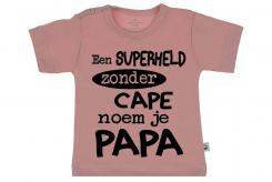 Wooden Buttons t-shirt km Een super held zonder cape noem je Papa old roze